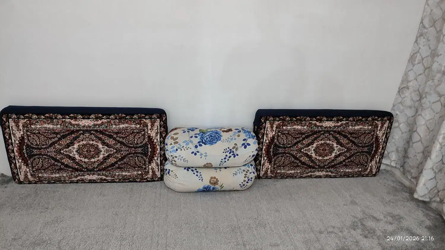 یک جفت پشتی نو|پشتی|رباطکریم, نصیرشهر|دیوار