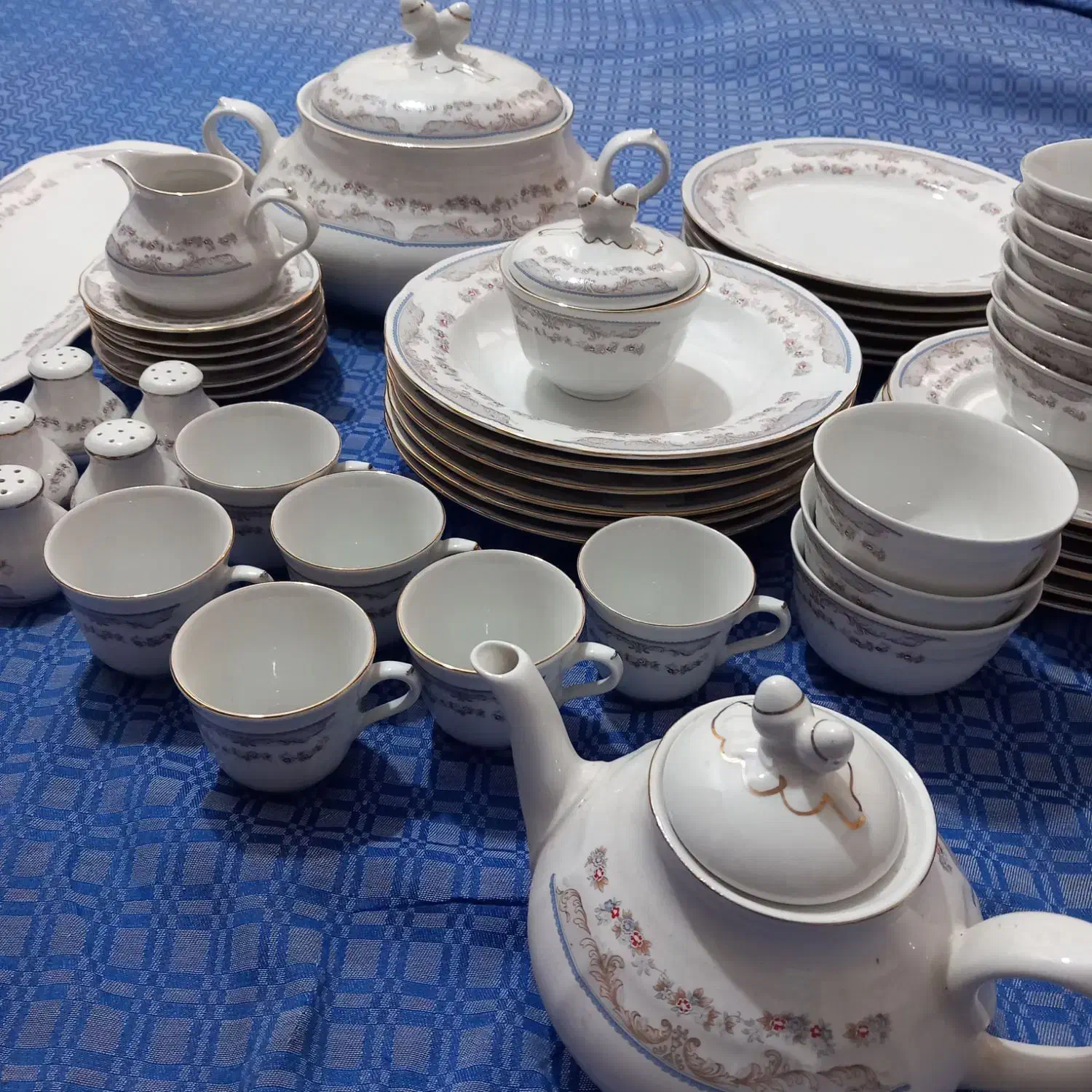 سرویس ظروف چیینی|ظروف سرو و پذیرایی|رشت, نظری|دیوار