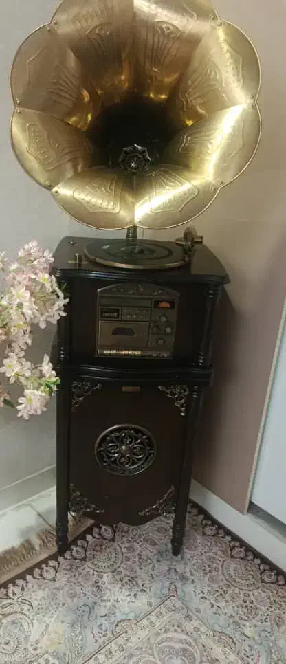 گرامافون|صوتی و تصویری|قدس, شهر‌قدس|دیوار