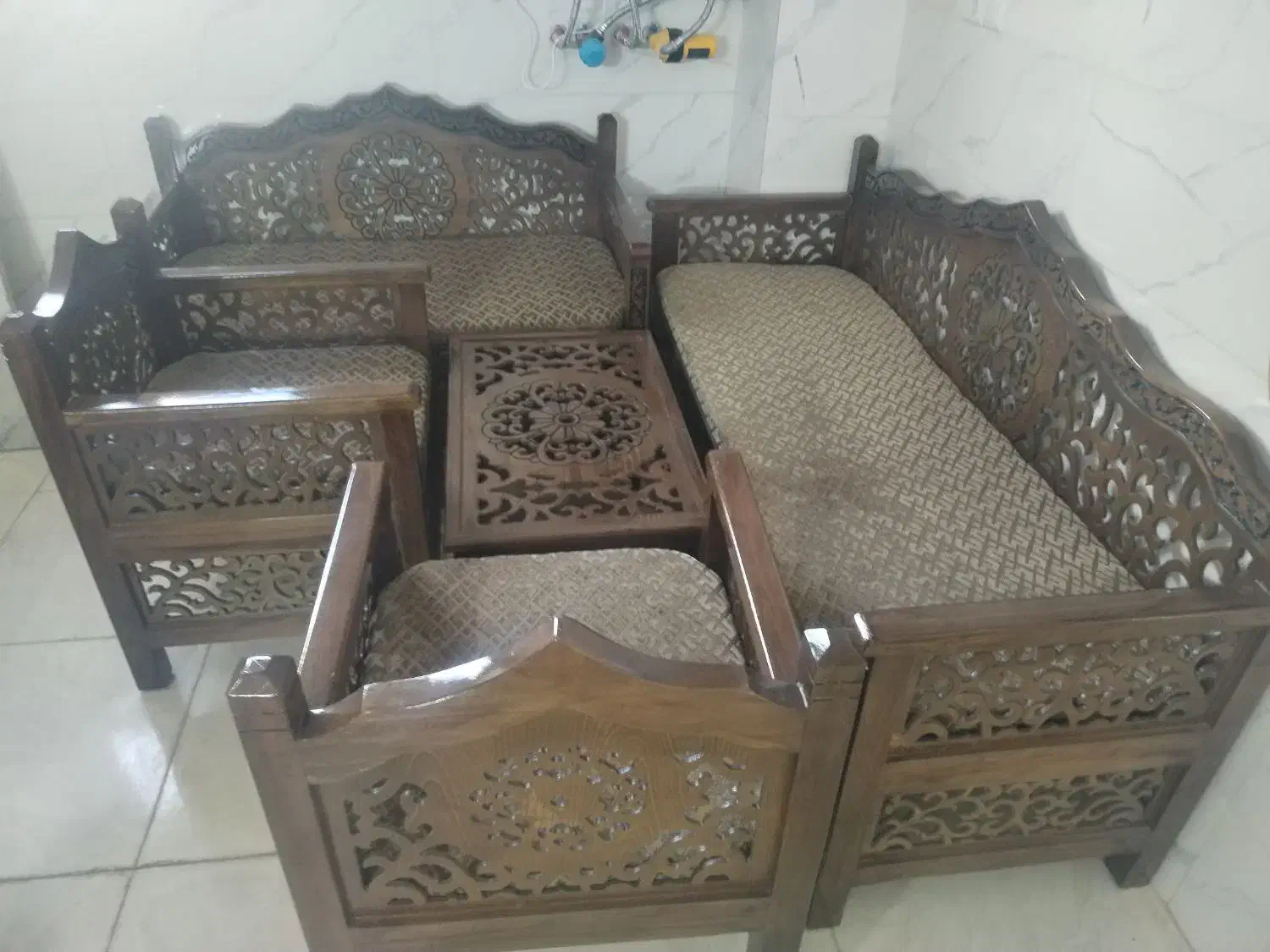 ست مبلمان سنتی|مبلمان خانگی و میز عسلی|شهرضا, |دیوار