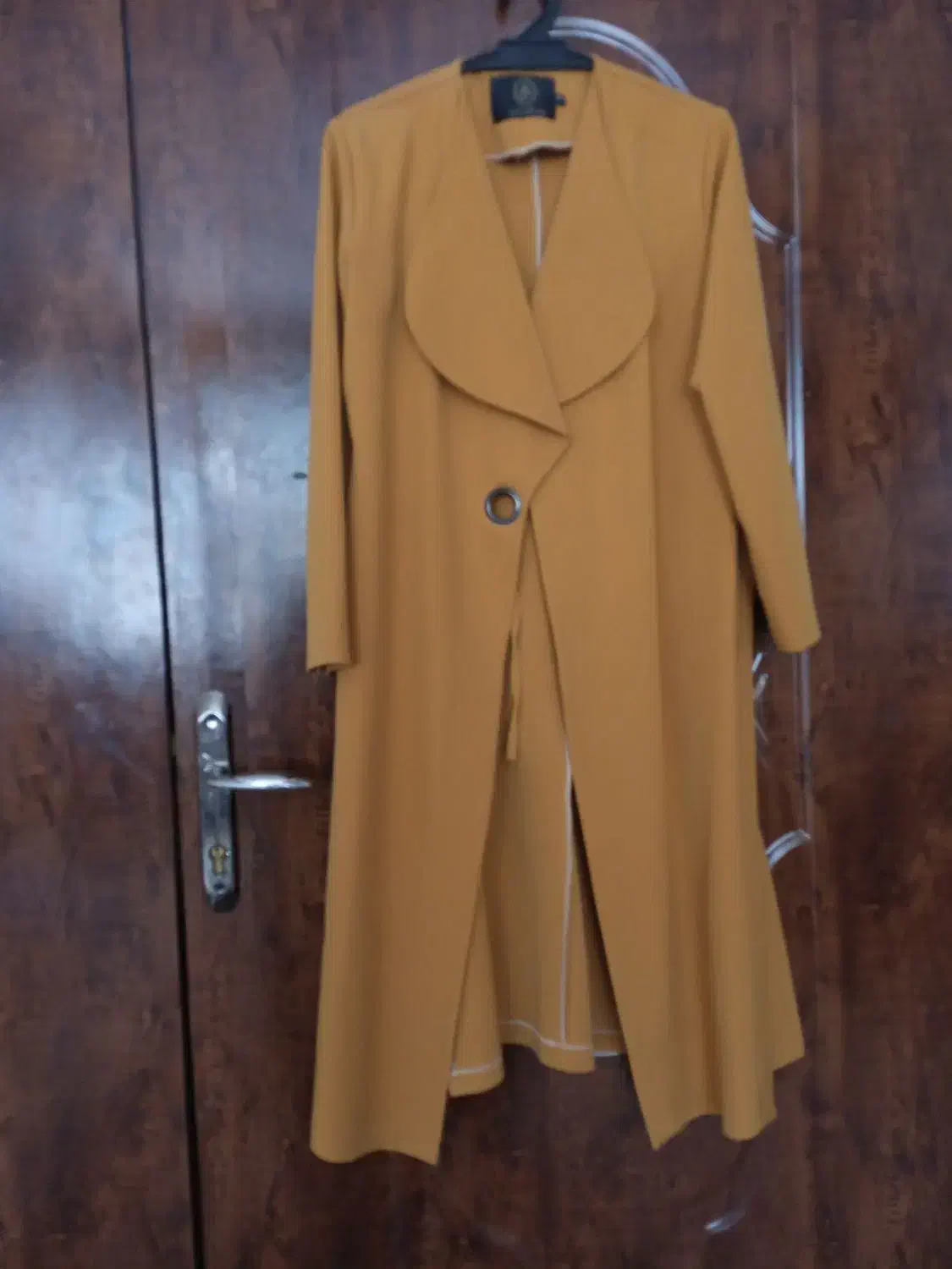 مانتو|لباس|داران, |دیوار