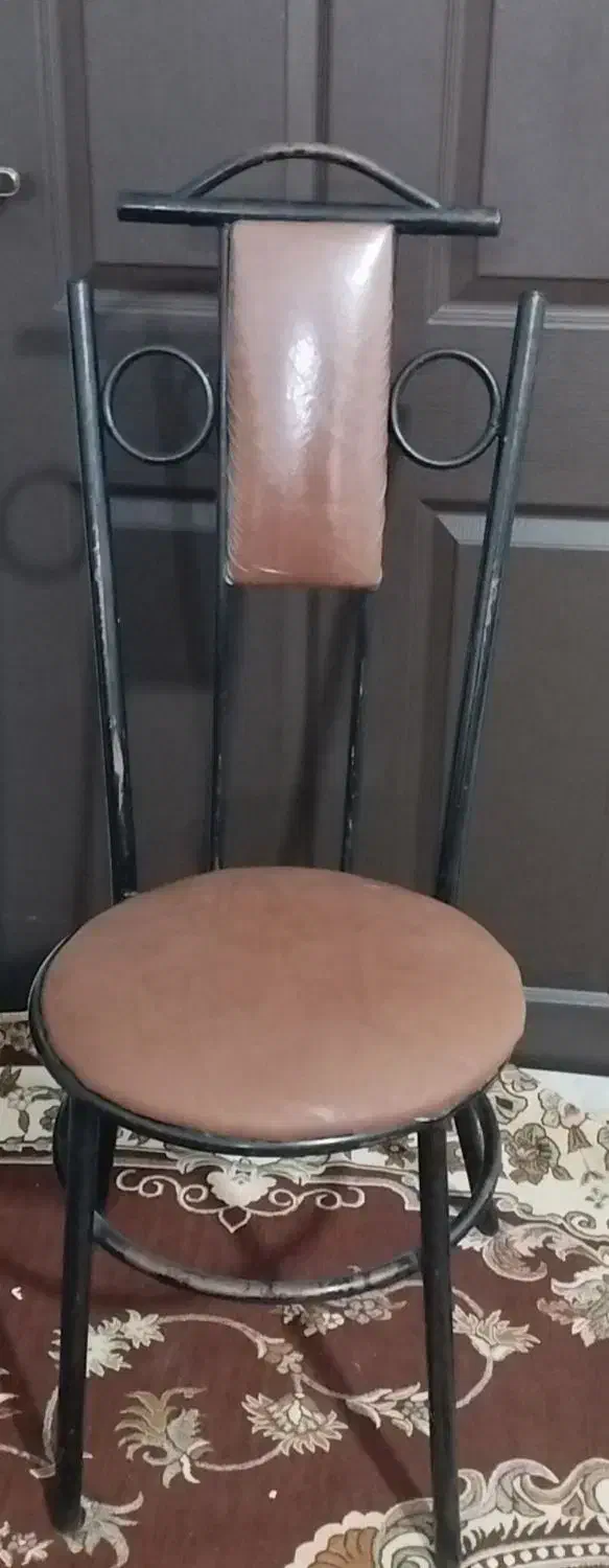 صندلی|صندلی و نیمکت|قم, چهل درخت‎|دیوار