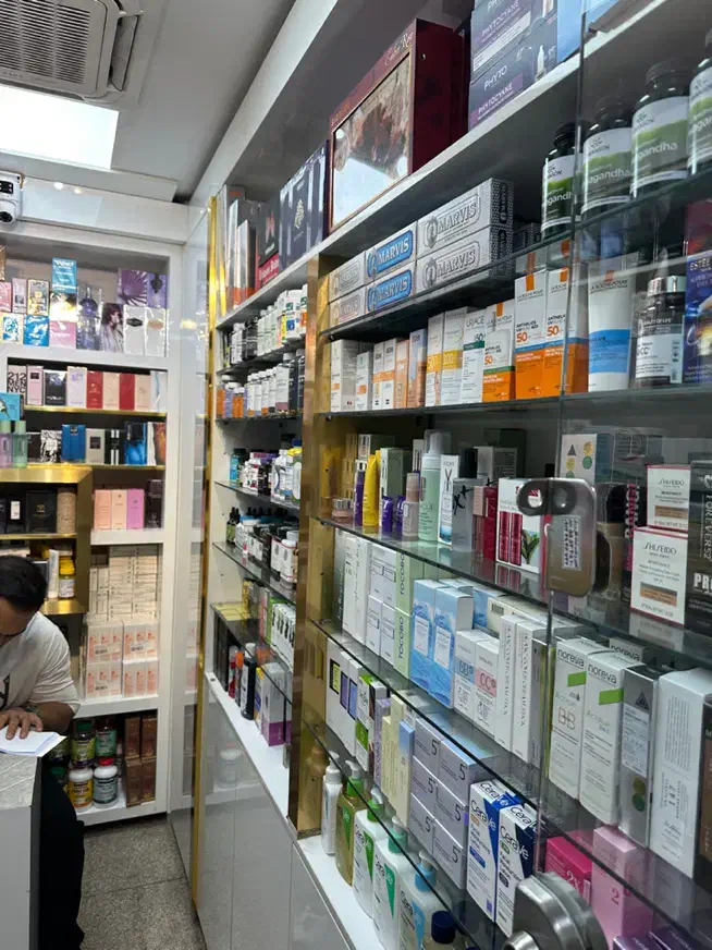 فروشنده و همکار خانم لوازم آرایشی|استخدام درمانی، زیبایی، بهداشتی|اسلام‌شهر, شهرک واوان|دیوار