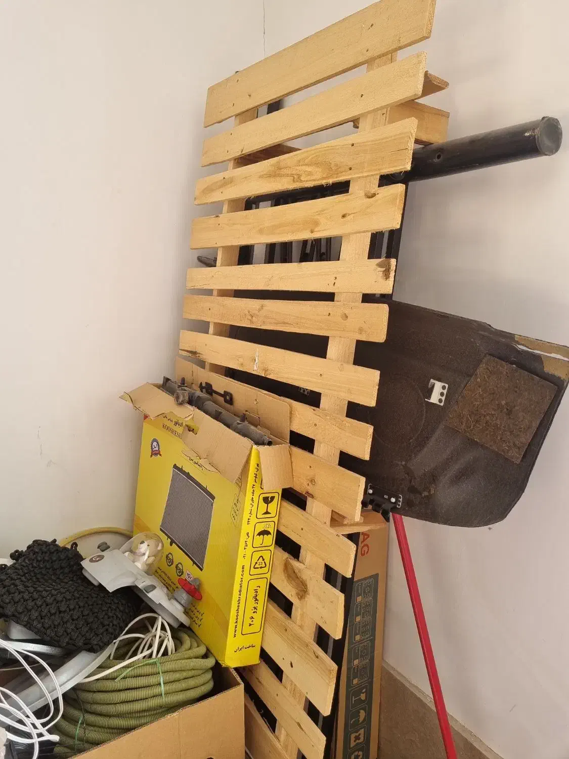 تخت دونفره فلزی|تخت و سرویس خواب|گلبهار, شهر جدید گلبهار|دیوار