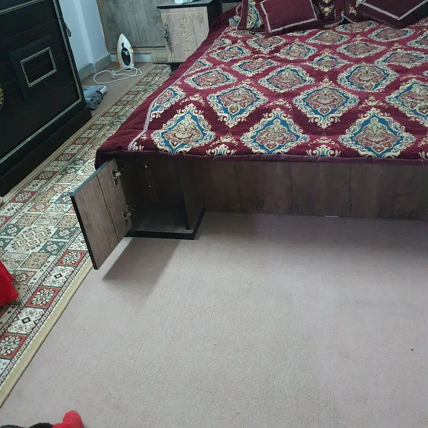 تخت دو نفره در حد نو|تخت و سرویس خواب|اصفهان, بهارستان|دیوار