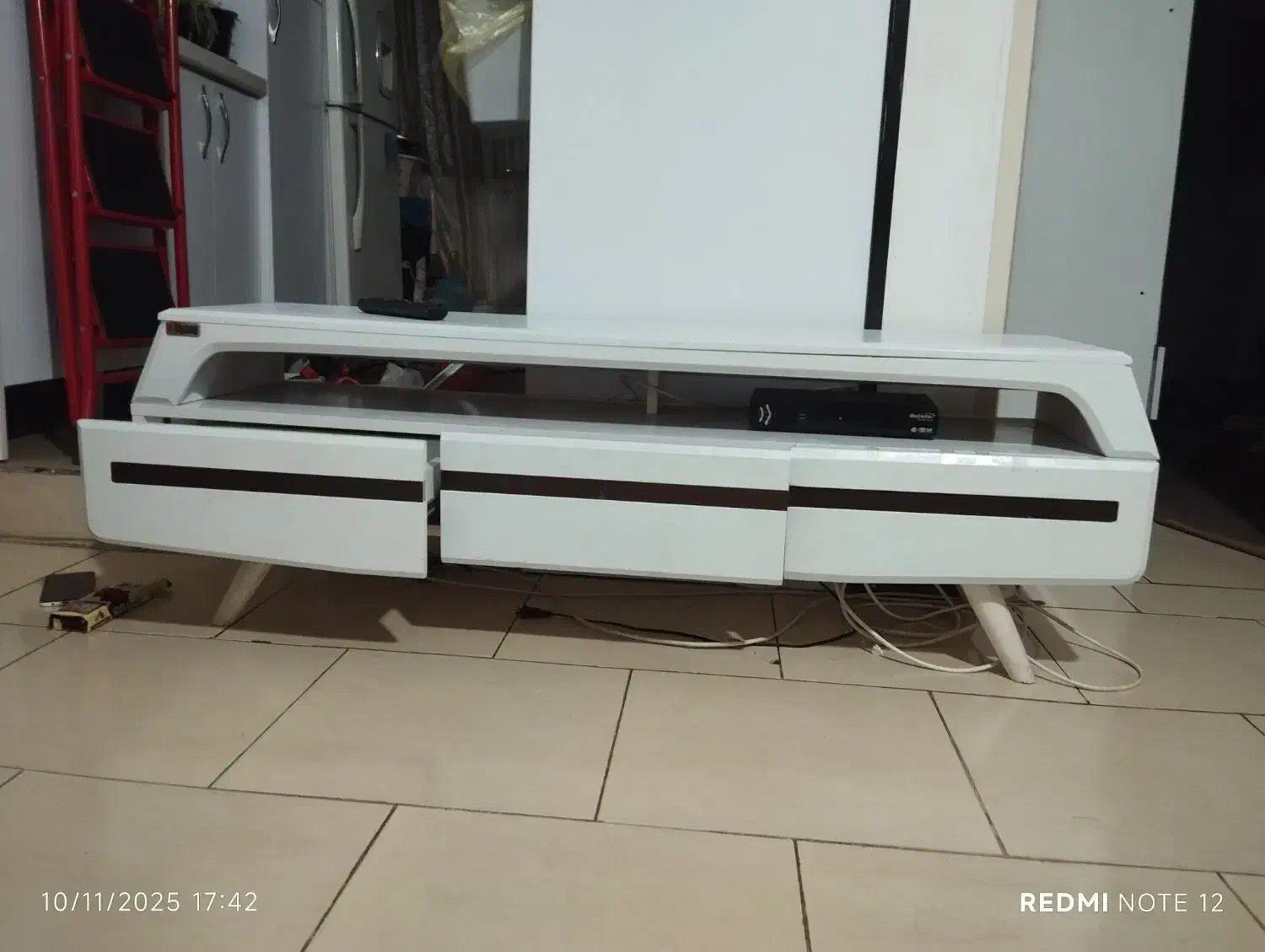 میزتلوزیون کاملاسالم بدون خط وخش|میز تلویزیون|محمدشهر, شهرک چمران|دیوار