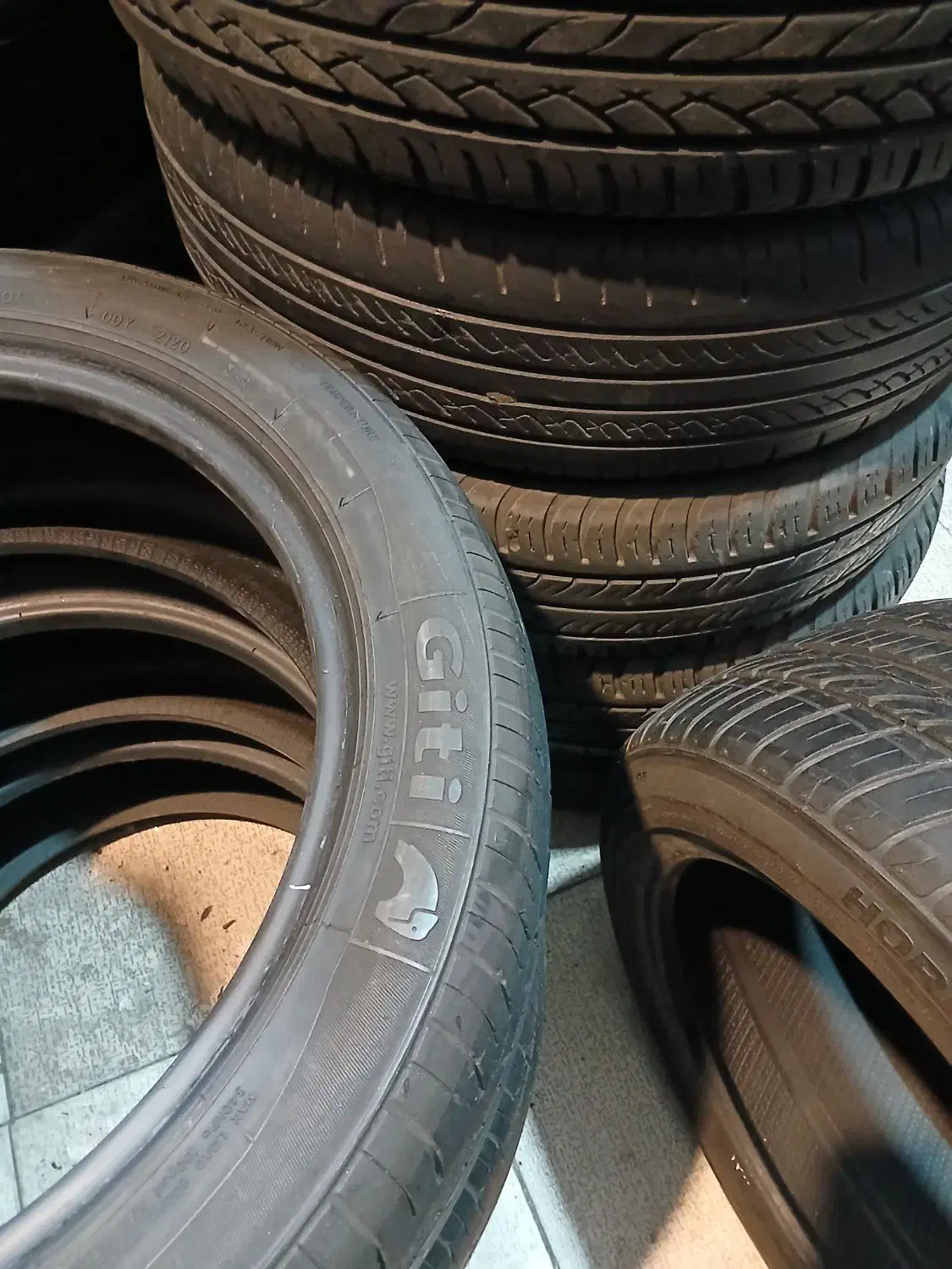 لاستیک دست دوم|قطعات یدکی و لوازم جانبی|فولادشهر, سایت صنعتی کاوه|دیوار