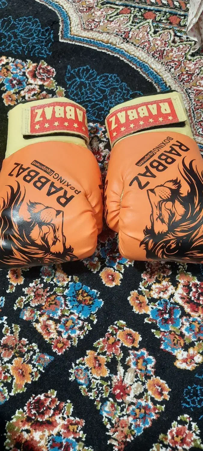 دستکش بوکس نو کفش فوتبالی مخصوص چمن|تجهیزات ورزشی|ساوه, |دیوار