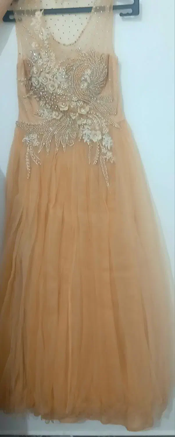 لباس مجلسی|لباس|رزن, |دیوار