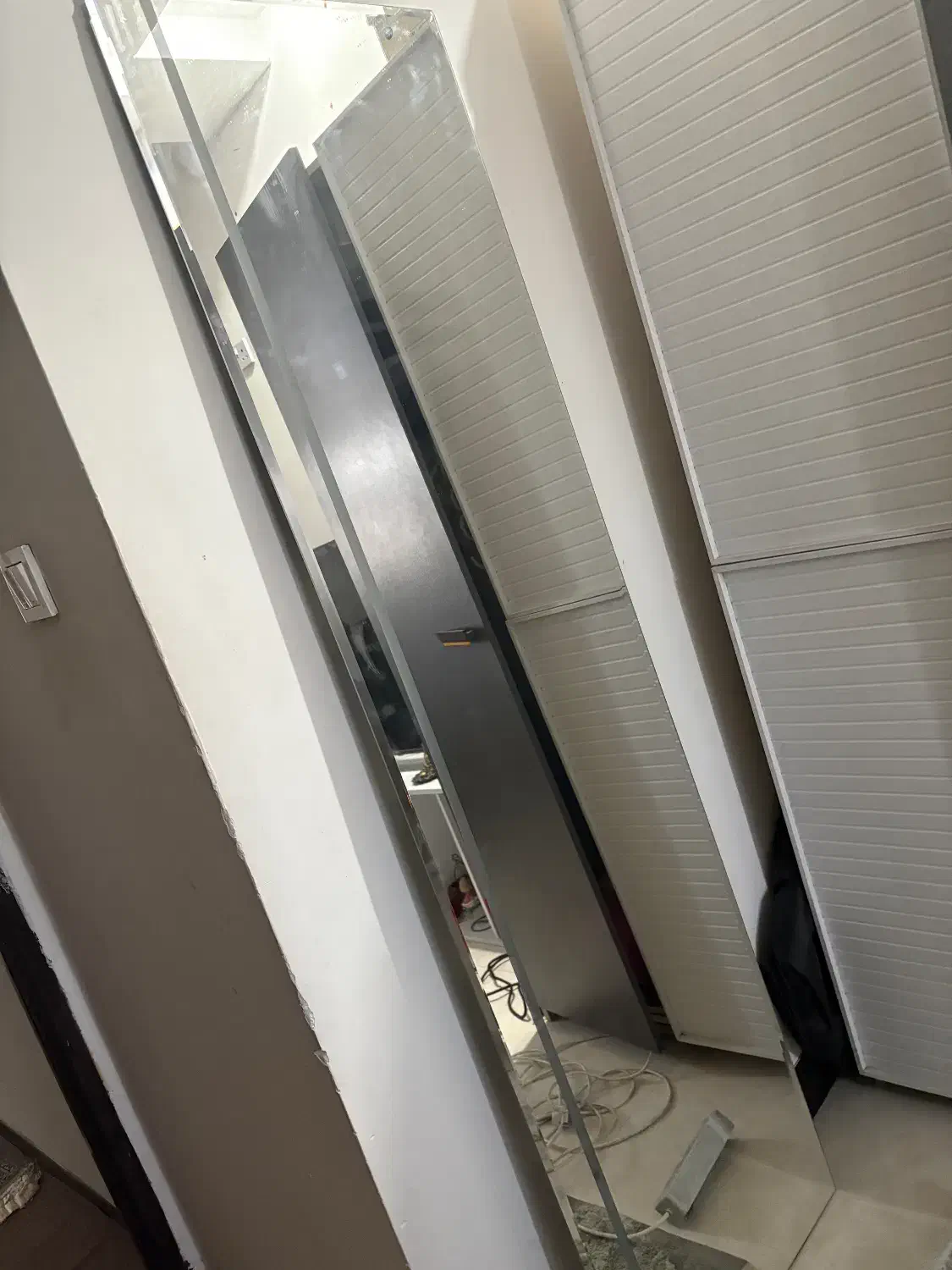 اینه قدی|آینه|اهواز, کوی باهنر|دیوار