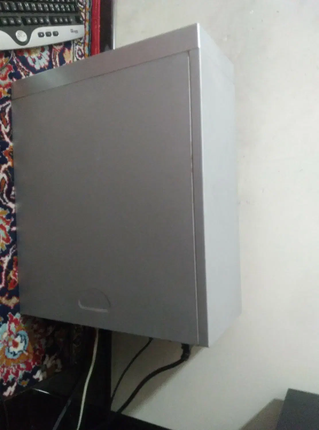 کیس و مانیتور و باند|رایانه رومیزی|اندیشه, اندیشه فاز ۳|دیوار