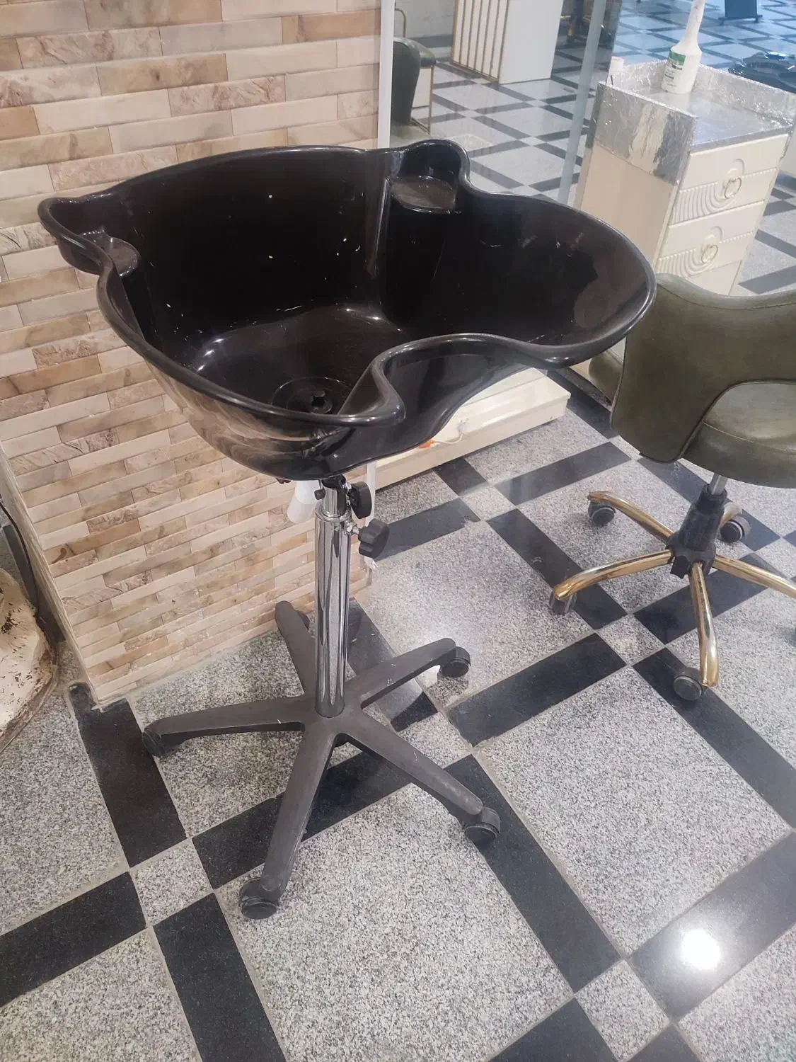 سرشور متحرک ،پایه رنگ|آرایشگاه و سالنهای زیبایی|قروه, |دیوار