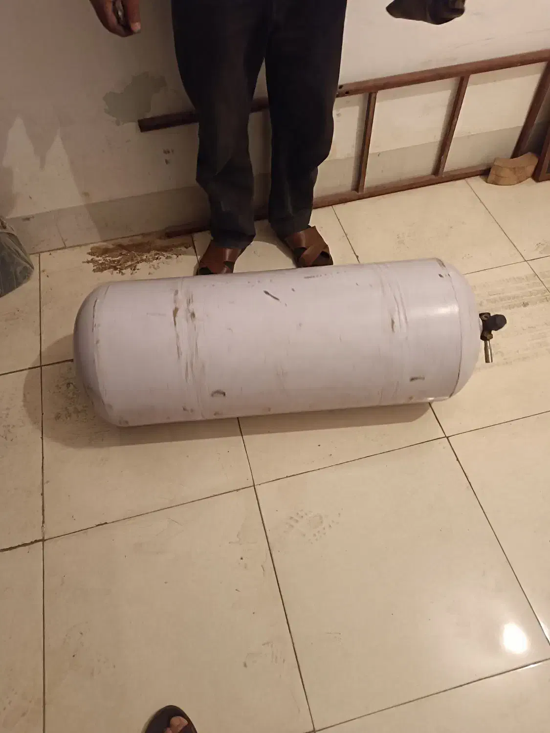 کپسول سی ان جی پژویی و وانتی|قطعات یدکی و لوازم جانبی|رباط‌کریم, رباط‌کریم|دیوار