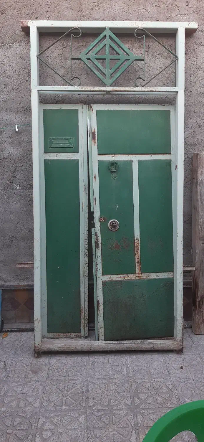 درب آهنی ،موکت کم استفاده شده و سینک ۱.۲۰|مصالح و تجهیزات ساختمان|اهر, |دیوار