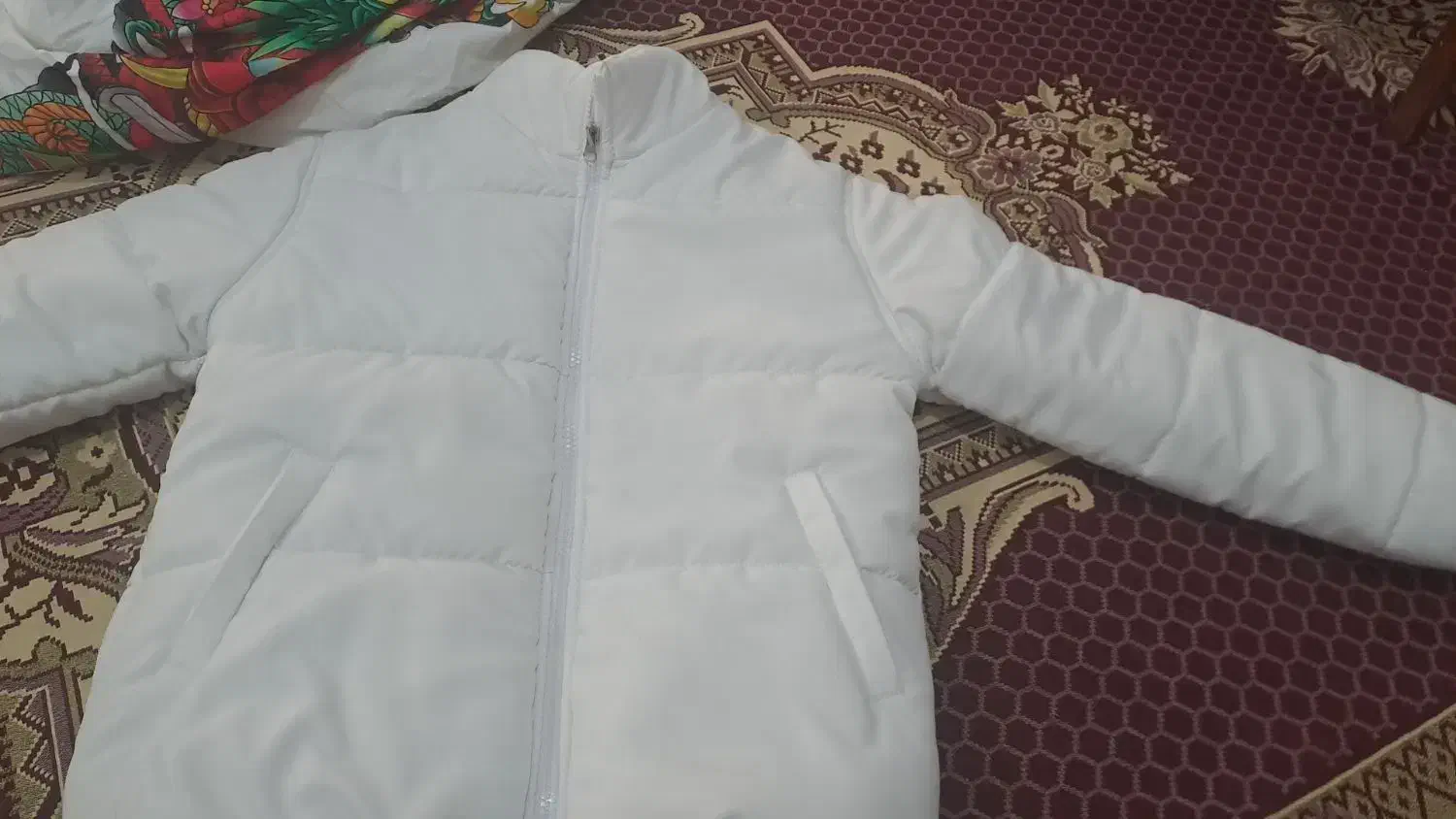 کاپشن|لباس|اسلام‌شهر, شهرک سعیدیه|دیوار