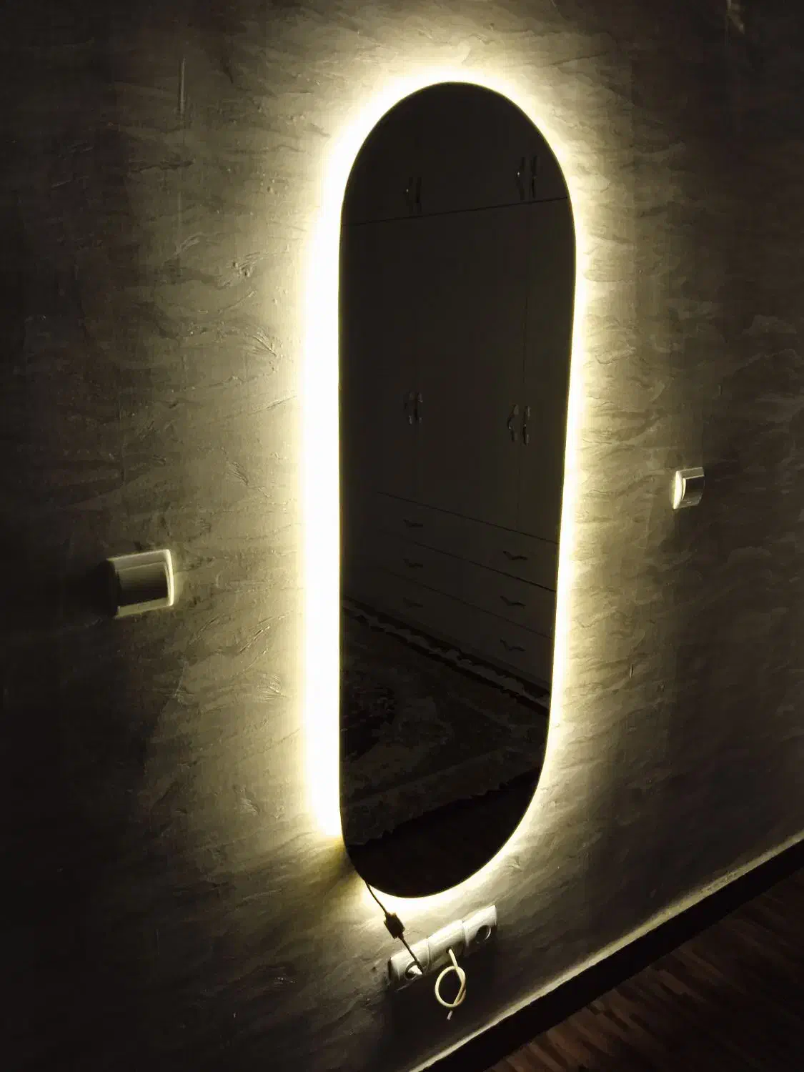 آینه پشت چراغ دار|آینه|رشت, کوی مهر|دیوار