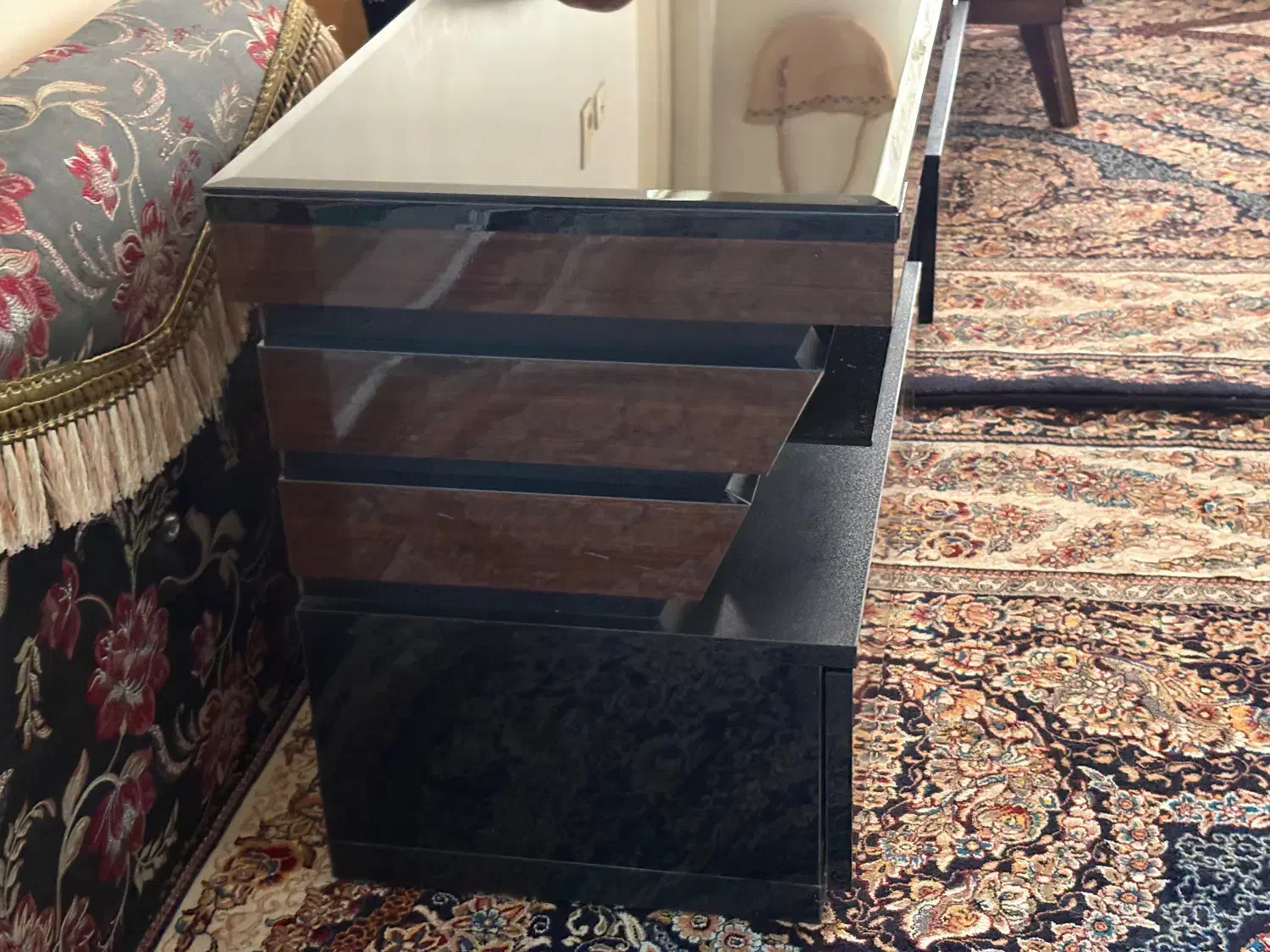 میز تلویزیون در حد نو|میز تلویزیون|آمل, |دیوار