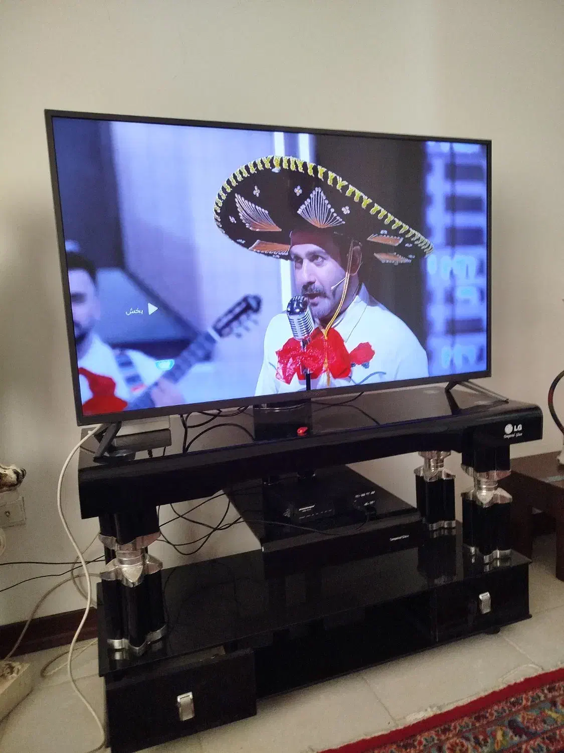 تلویزیون 49 دوو|تلویزیون و پروژکتور|پرند, فاز ۶|دیوار