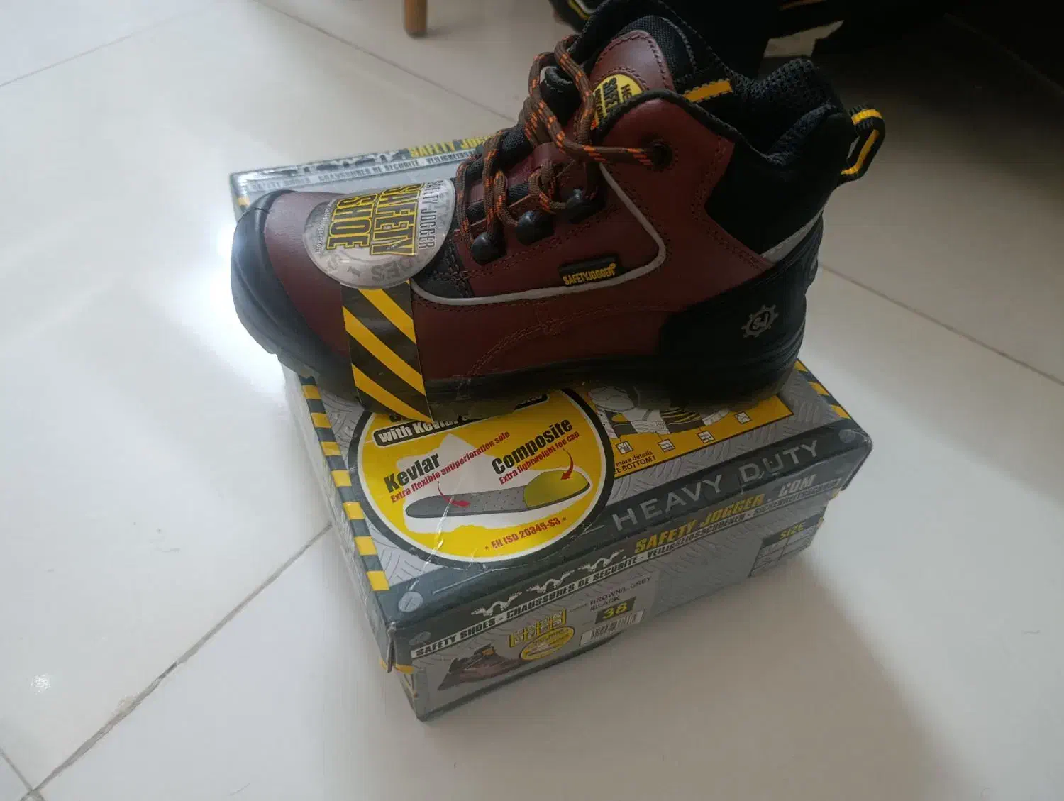 کفش کار سایز 38کاملا اورجینال کاربرانی نیست|کیف، کفش، کمربند|ری, ظهیرآباد|دیوار