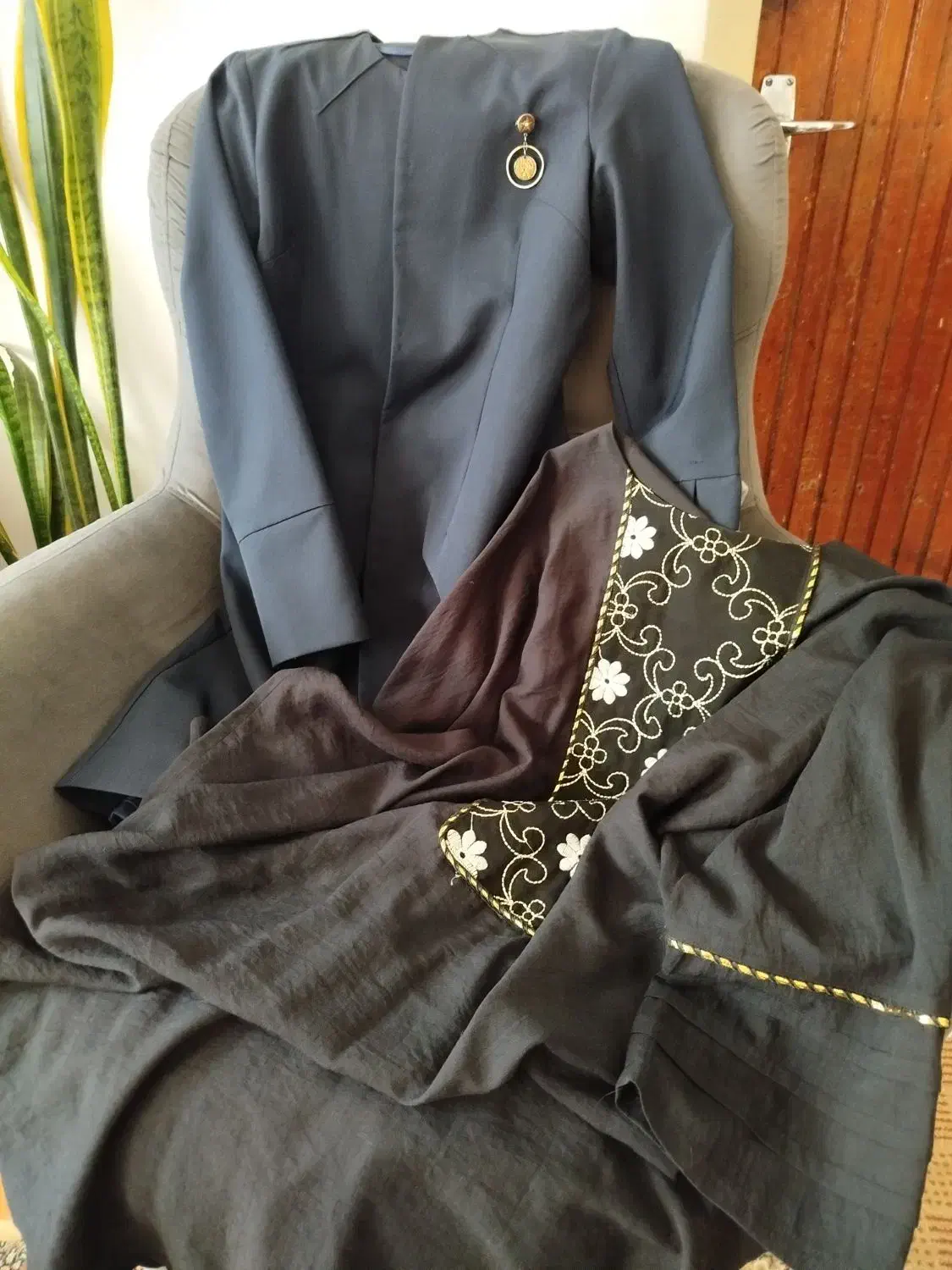 لباس در حد نو|لباس|چالوس, |دیوار