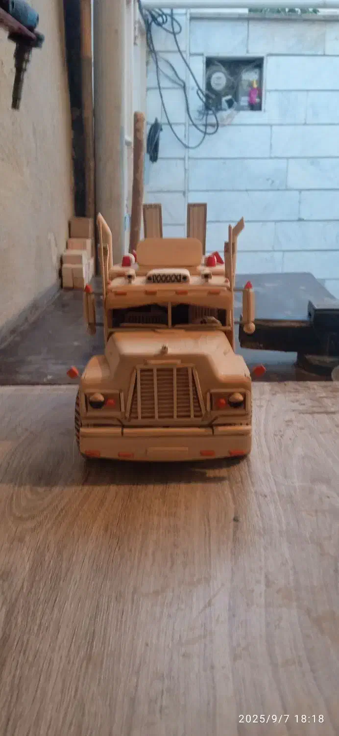 ماشین چوبی|اسباب‌‌بازی|شازند, |دیوار