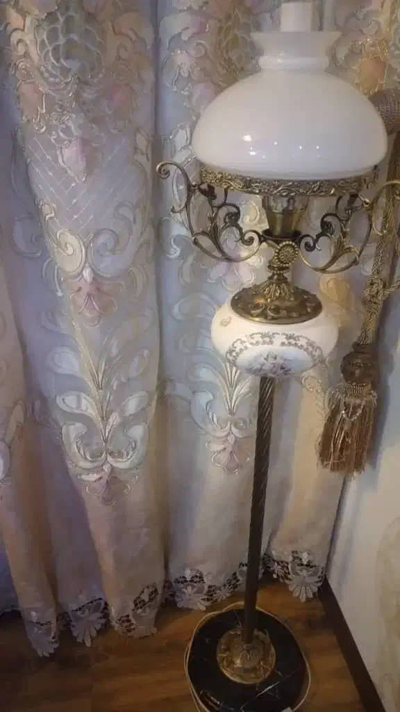 آباژور کاملا سالم|چراغ خواب و آباژور|اندیشه, اندیشه فاز ۳|دیوار