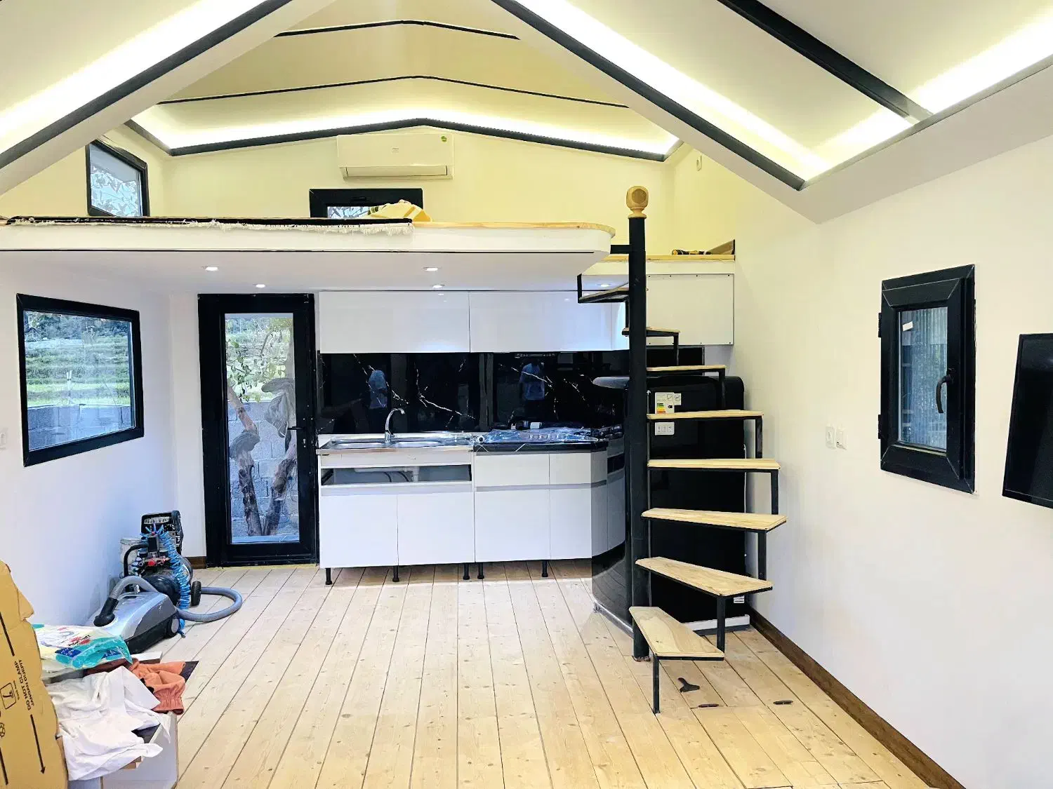 خانه ویلایی مدرن با ۲۵۰ متر زمین منظره جنگلی کوه|فروش خانه و ویلا|فومن, |دیوار