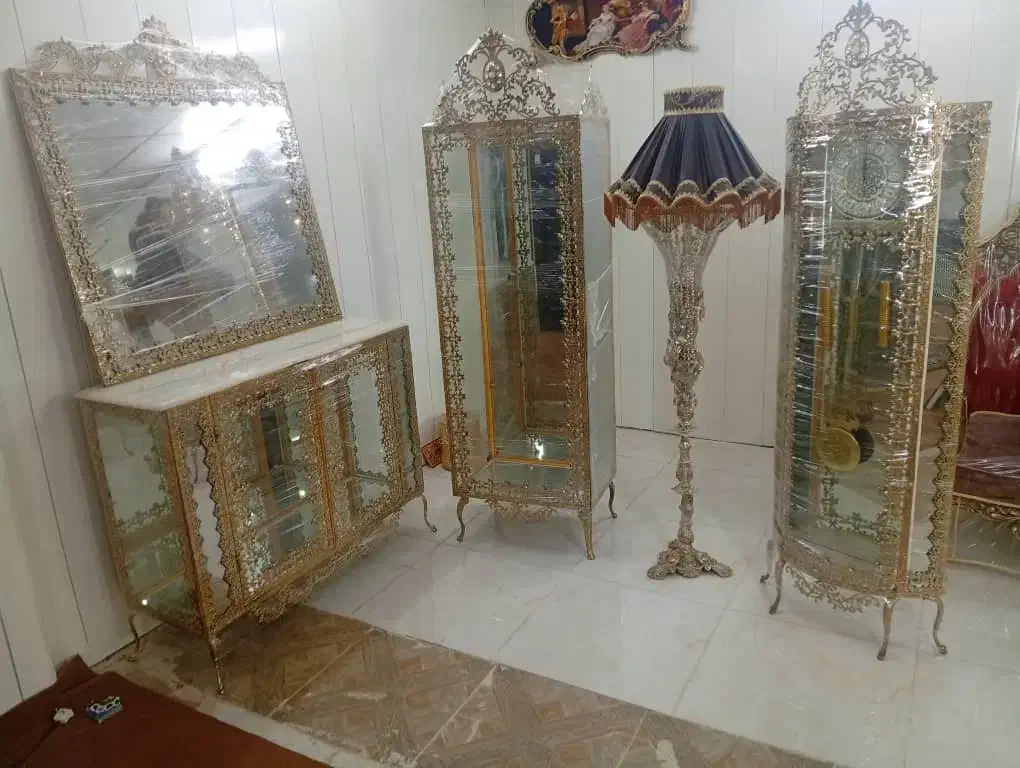 وسایل برنزی|بوفه، ویترین، کنسول|قم, باغ شازده|دیوار