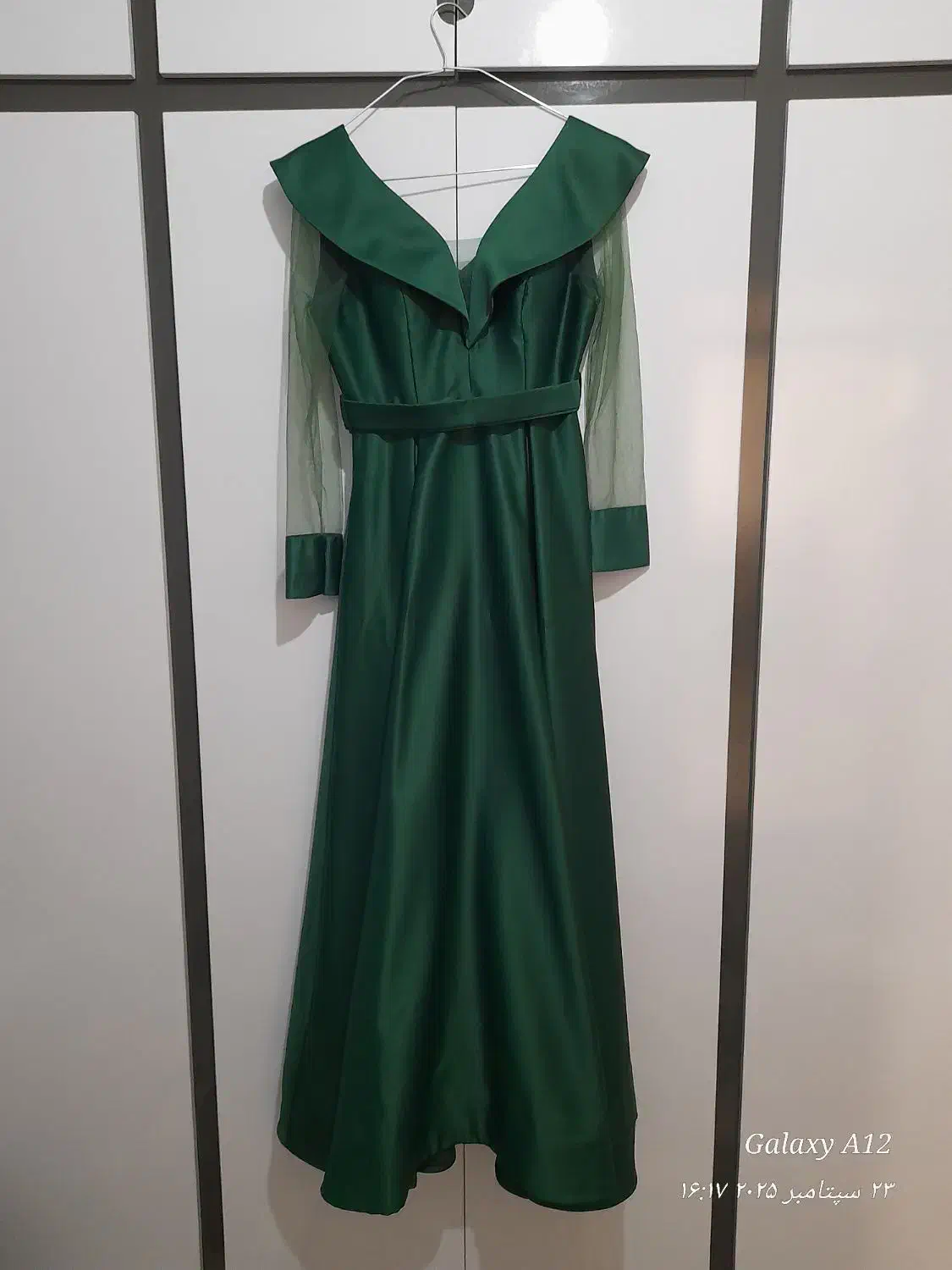 لباس مجلس|لباس|چناران, |دیوار