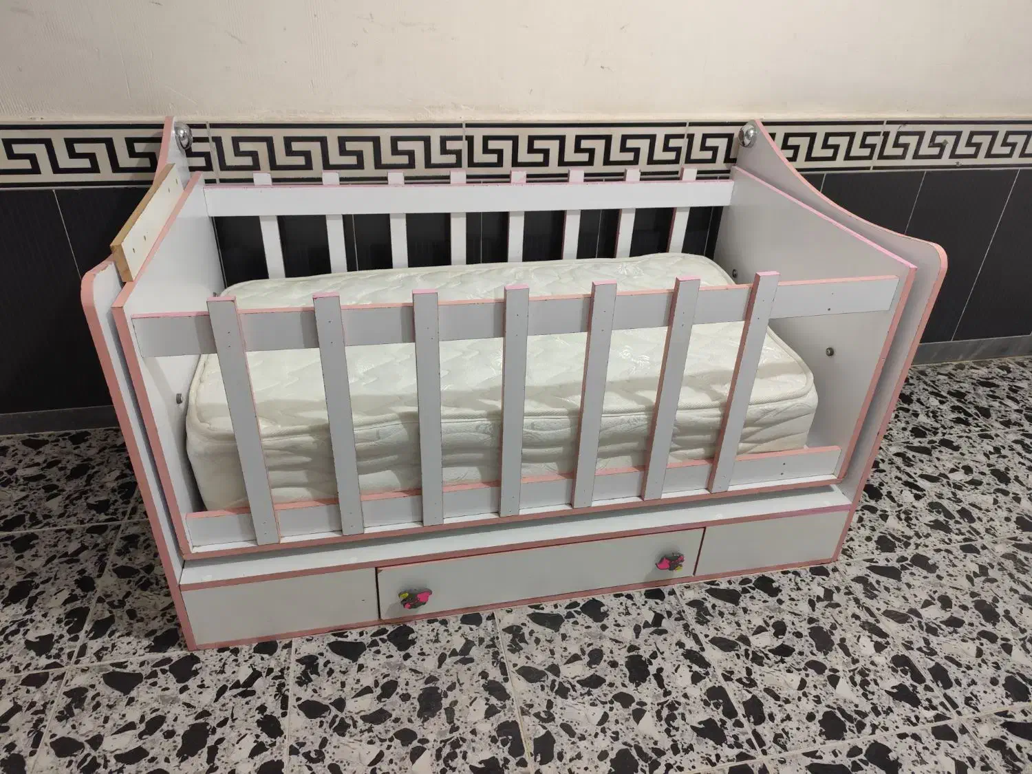 گهواره|تخت و صندلی بچه|بوکان, |دیوار