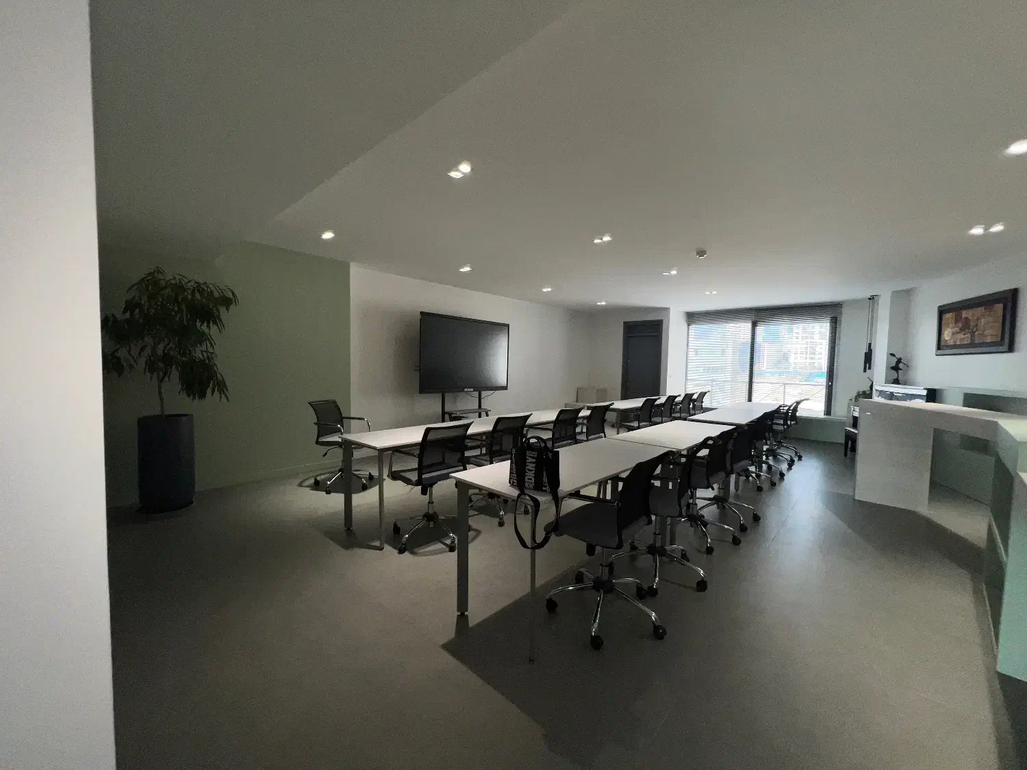 فضای برگزاری رویداد و فضای تولید محتوا|اجارهٔ کوتاه‌مدت دفتر کار و فضای آموزشی|تهران, امانیه|دیوار