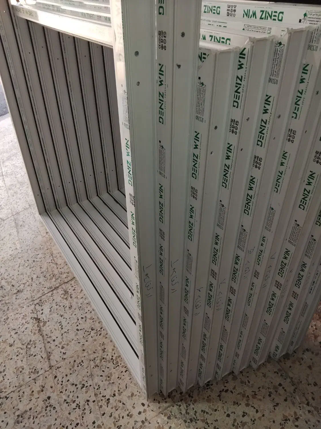 توری پنجره پلیسه آلمینیومی کشوئی|خدمات پیشه و مهارت|نوشهر, |دیوار