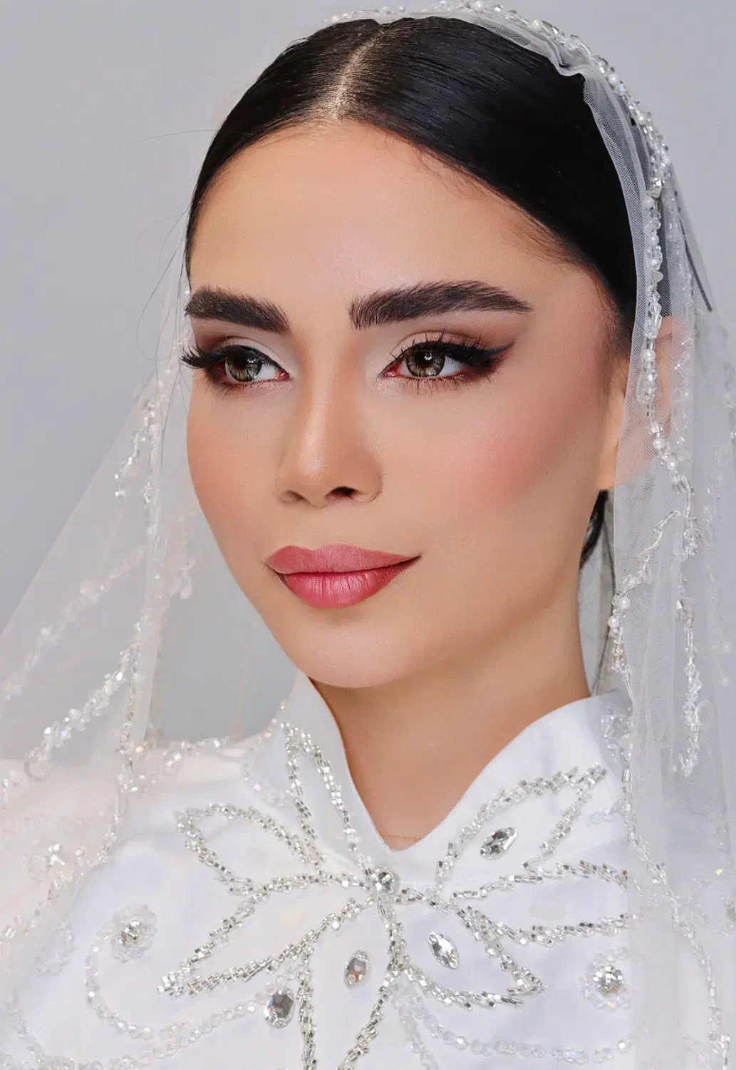 میکاپ|خدمات آرایشگری و زیبایی|ساری, |دیوار