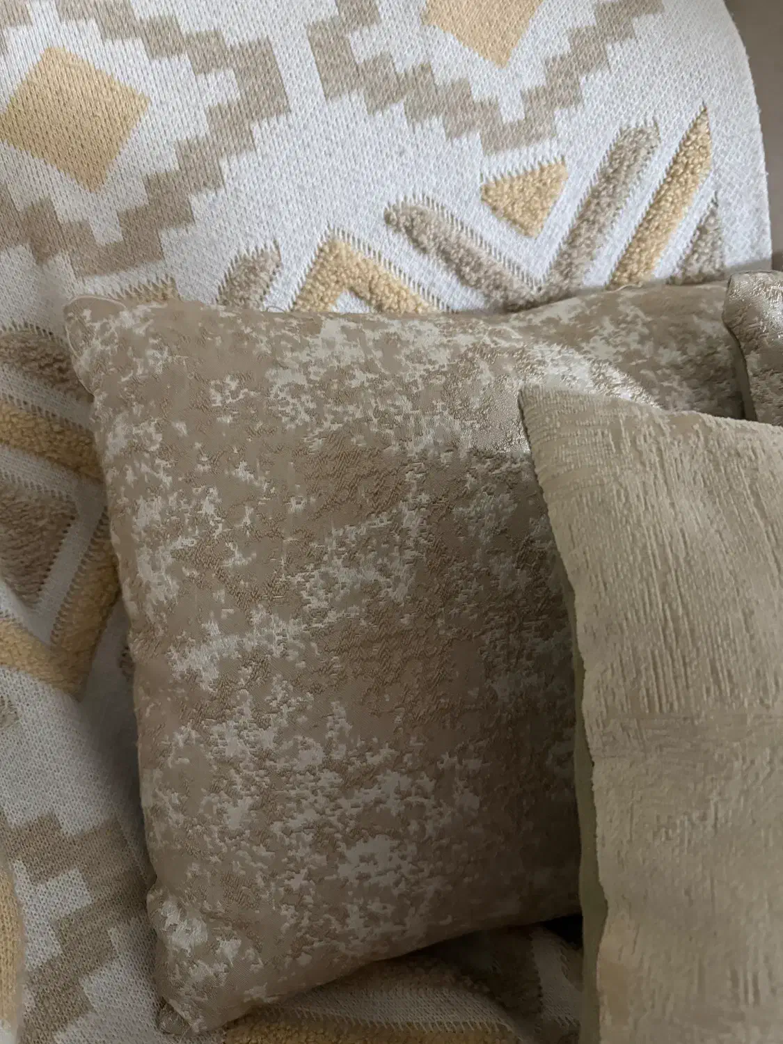 کوسن مبل کاملا سالم و تمیز بدون کوچکترین ایراد|رختخواب، بالش، پتو|تهران, تهرانسر شمالی|دیوار