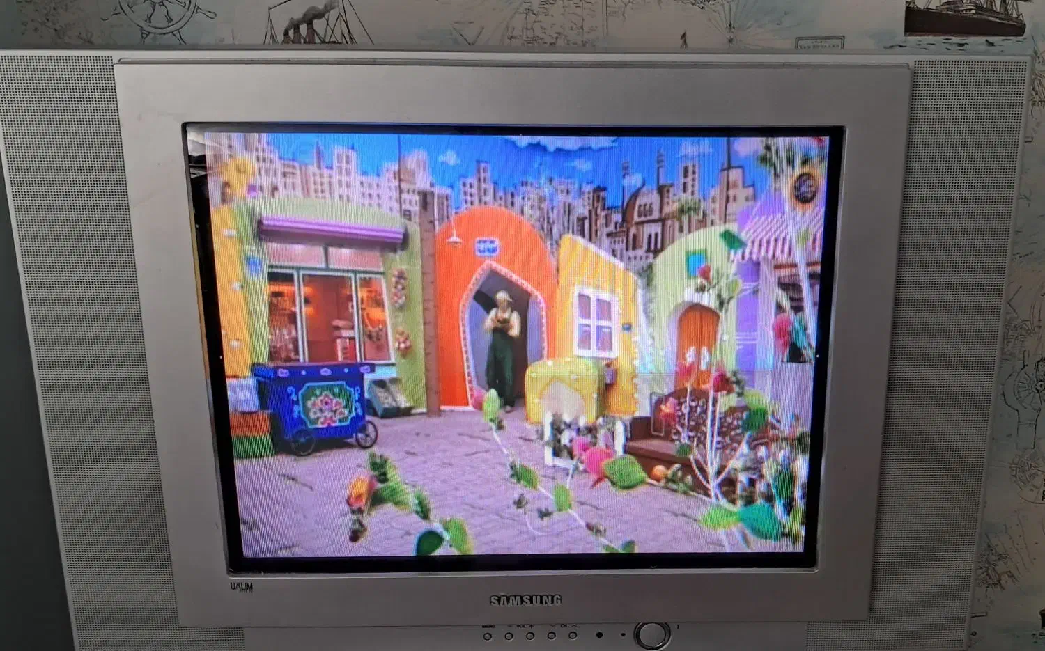 تلویزیون ۲۱ اینچ ،به همراه میز و دستگاه دیجیتال|تلویزیون و پروژکتور|گرگان, |دیوار