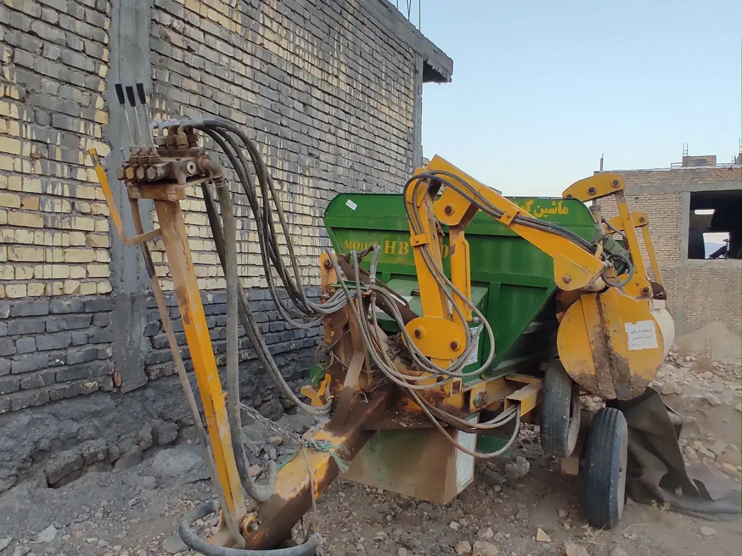 دستگاه کود پاش|ماشین‌آلات صنعتی|سیاخ دارنگون, |دیوار