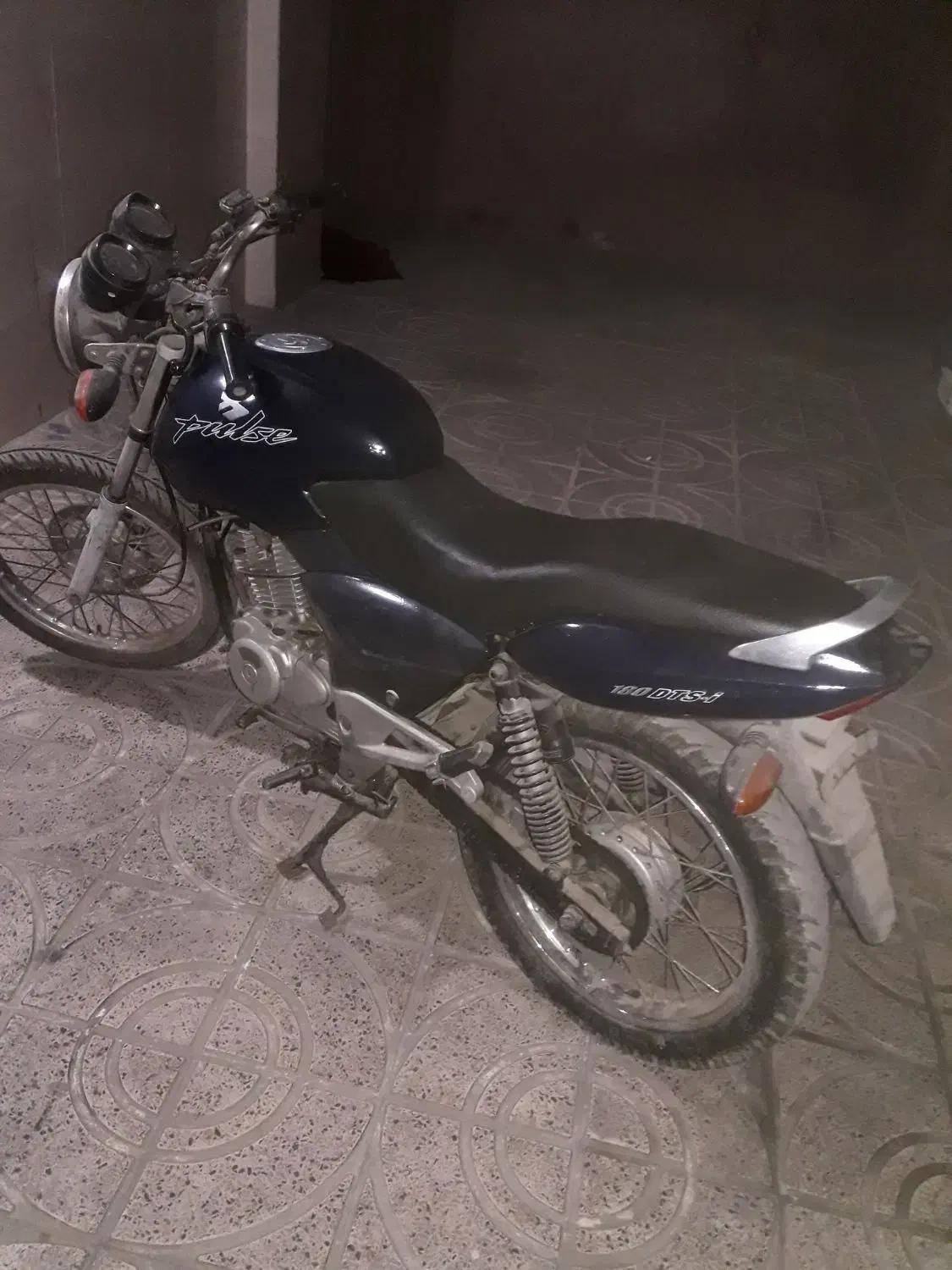 پولسار 84 دوشمع ابی کاربنی|موتورسیکلت|اندیشه, اندیشه فاز ۱|دیوار