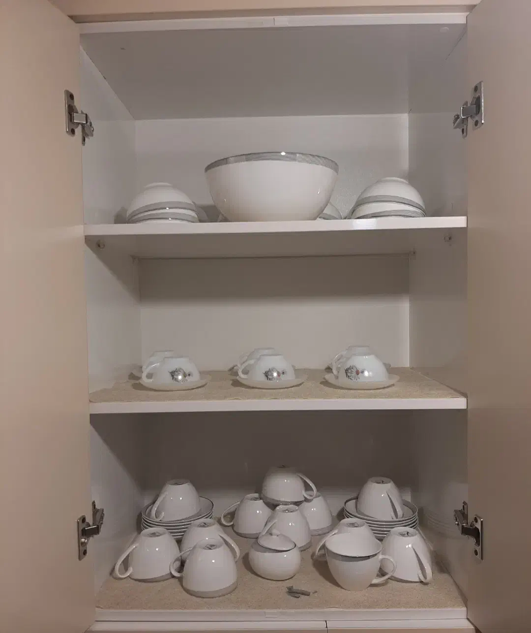 سرویس چینی نو خارجی برند دارای ۱۲ پارچه برای عروس|ظروف سرو و پذیرایی|فردیس, فردیس|دیوار