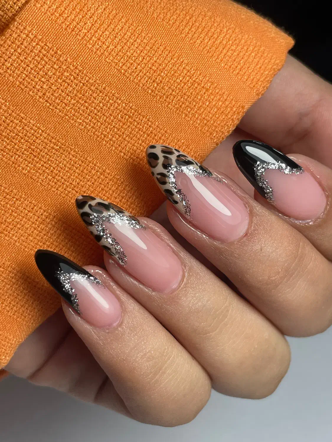 کاشت و ترمیم ناخن|خدمات آرایشگری و زیبایی|رشت, نامجو|دیوار