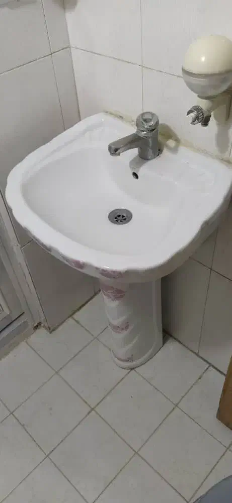 روشویی در حد نو 700000|لوازم سرویس بهداشتی|بروجرد, |دیوار