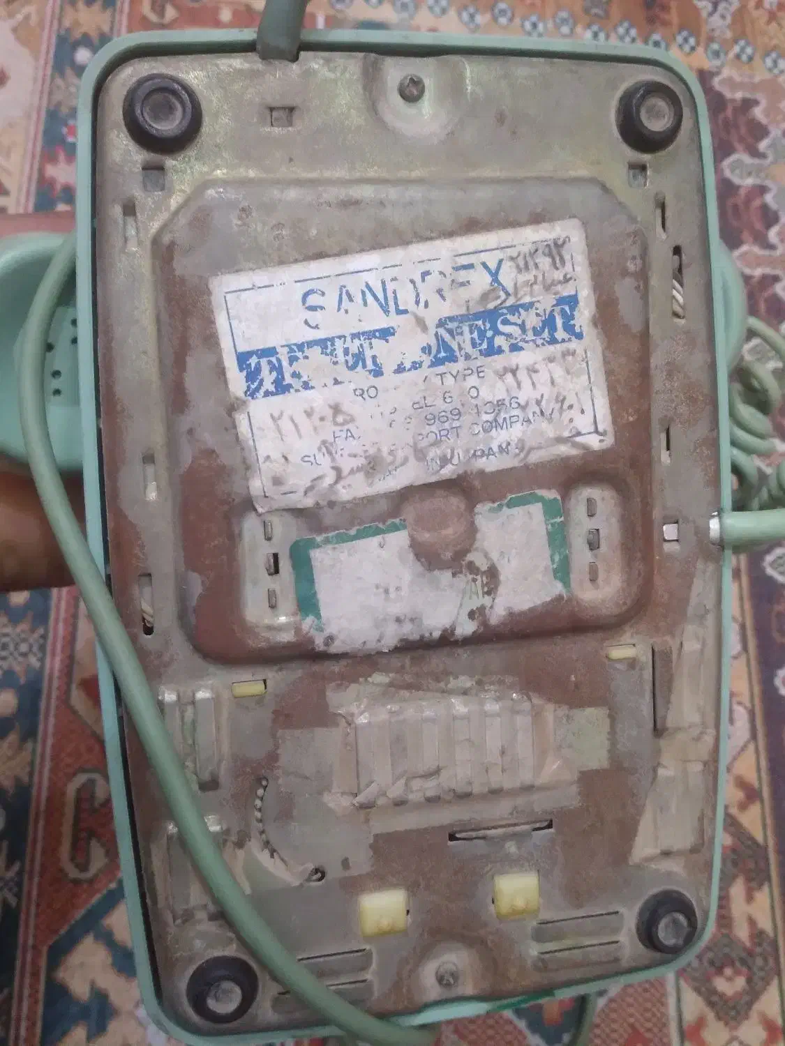 تلفن فانتزی با رنگ خاص|کلکسیون اشیاء عتیقه|نی‌ریز, |دیوار