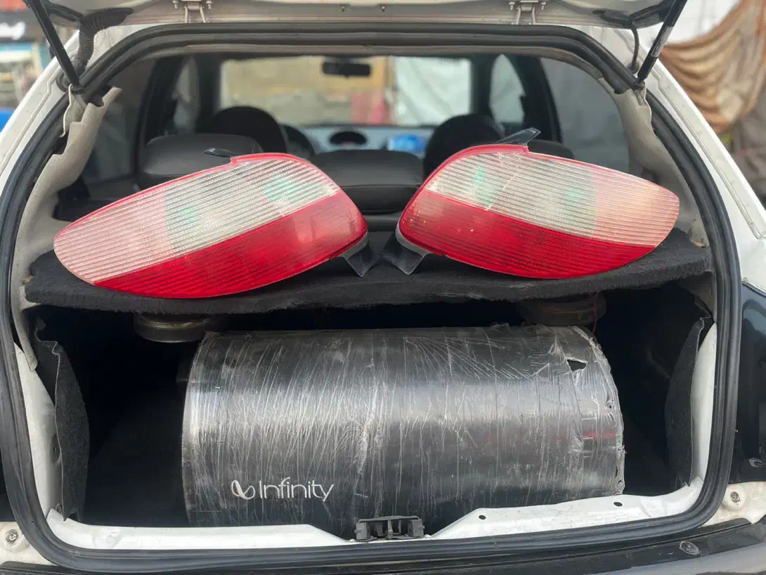 چراغ‌عقب‌خطر۲۰۶بالاسفیدکبریتی ویستون۲۰۷rc|قطعات یدکی و لوازم جانبی|تهران, تهرانسر غربی|دیوار