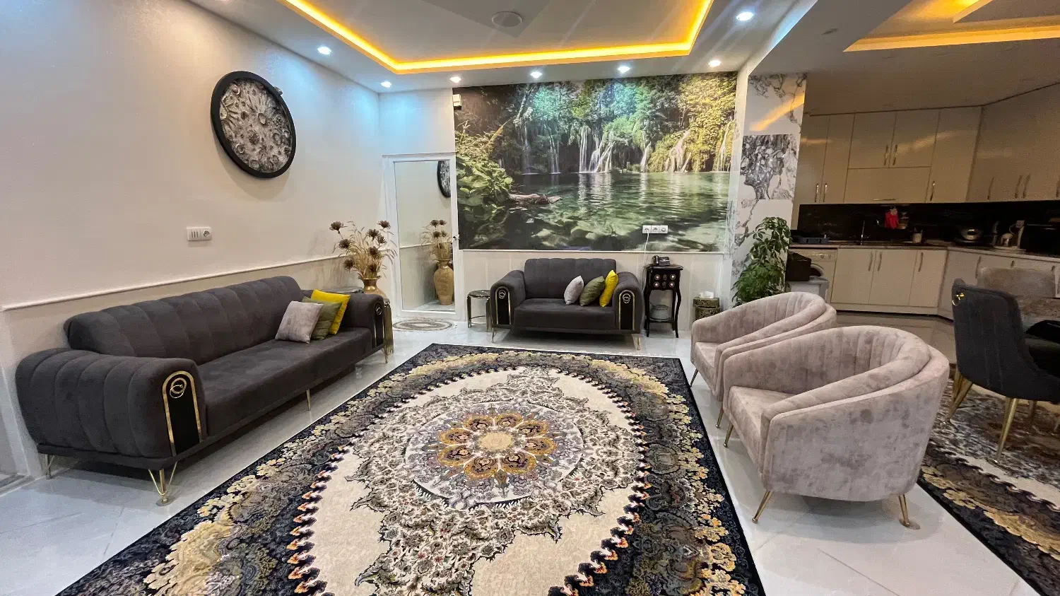 مبل و قالی|مبلمان خانگی و میز عسلی|آباده, |دیوار