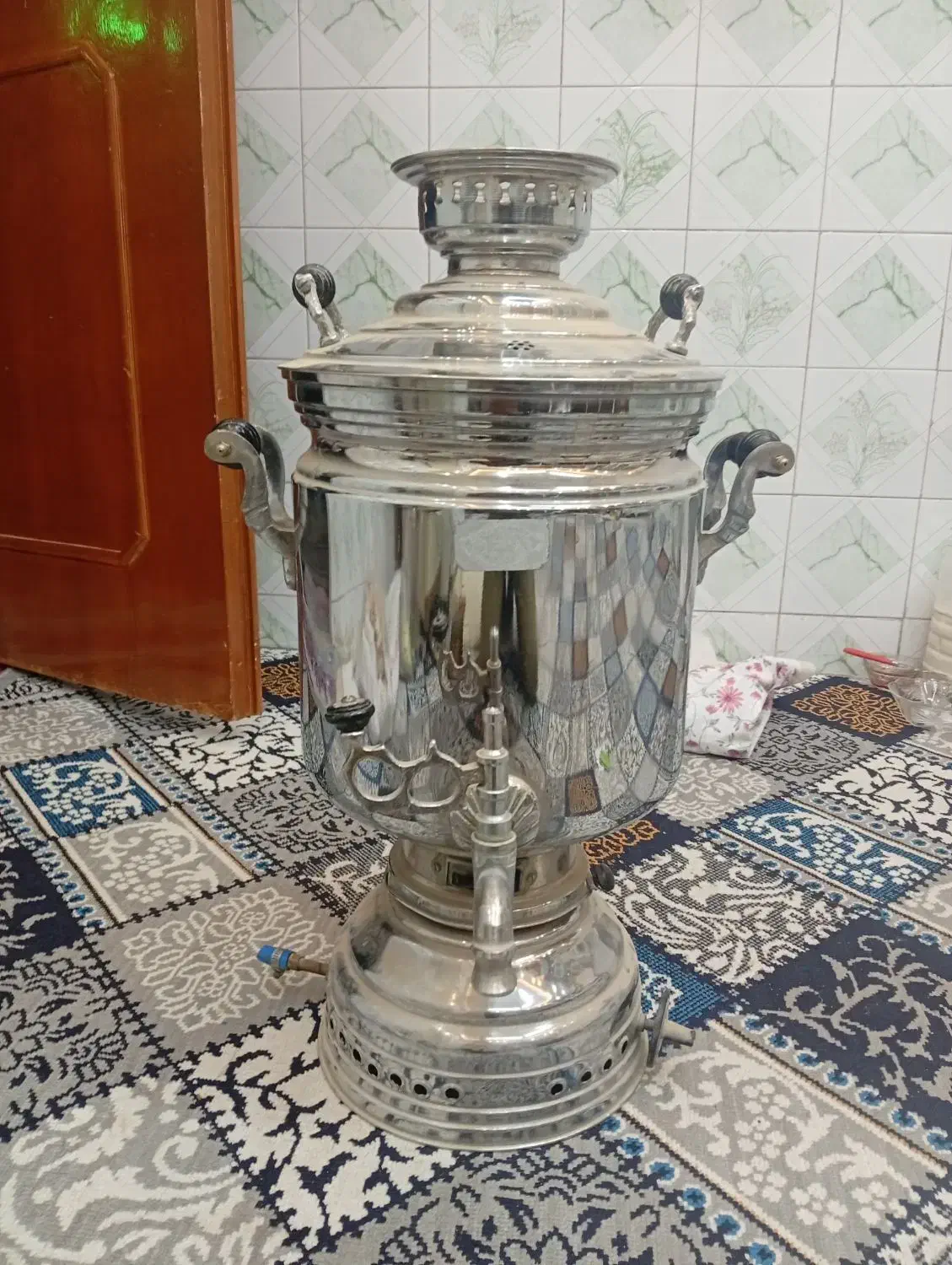 سماور بزرگ|سماور، چای‌ساز، قهوه‌ساز|داران, |دیوار