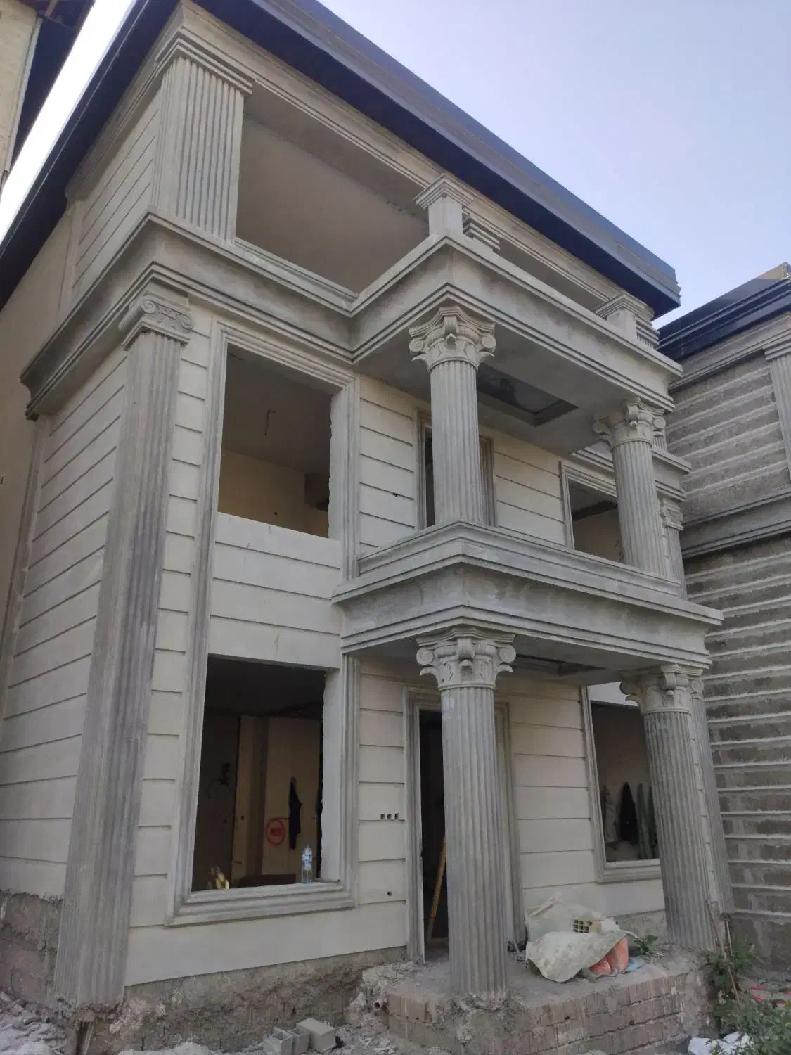 اجرای نمای رومی سیمانی با کادری مجرب و متعهد|خدمات پیشه و مهارت|رودسر, |دیوار