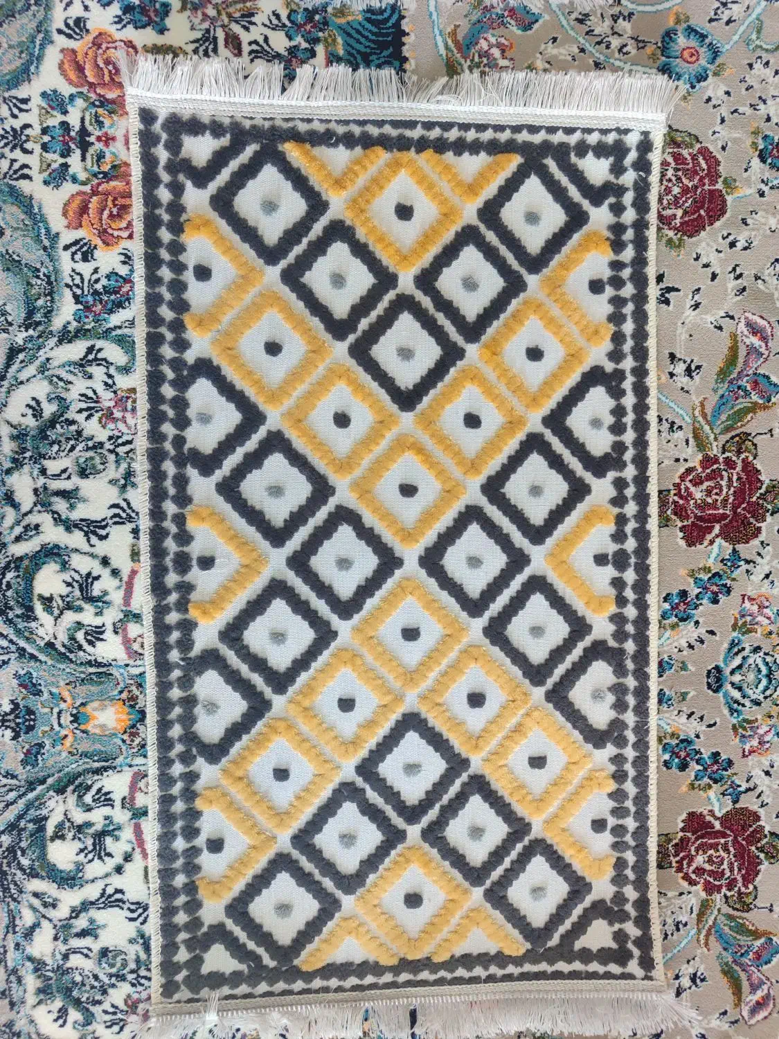 پادری برزنتی|پادری|آران و بیدگل, |دیوار