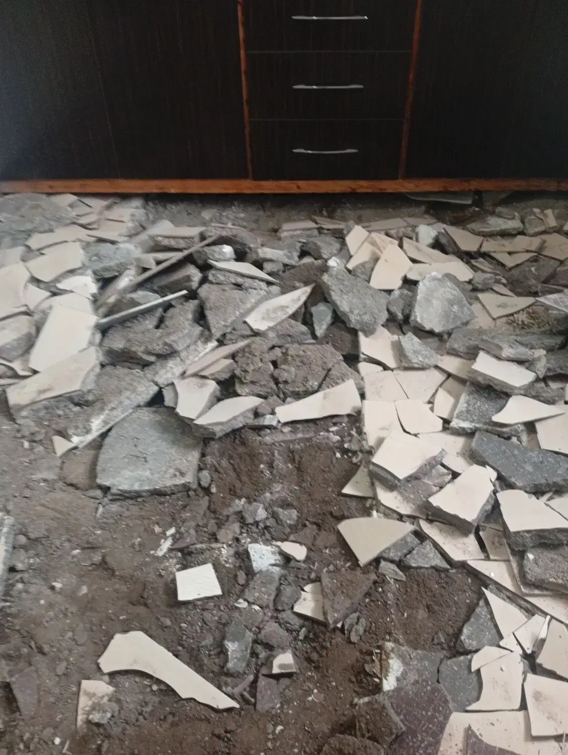 تخریب داخلی بیرونی|خدمات پیشه و مهارت|رشت, کوی حسینی|دیوار