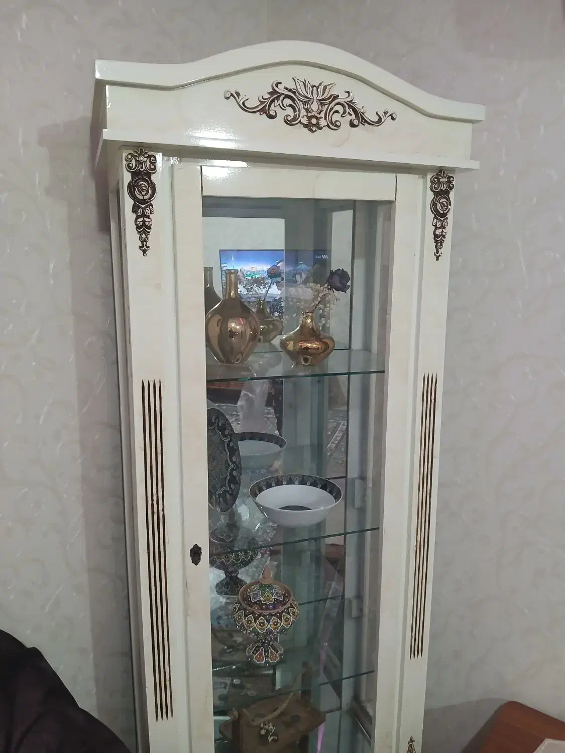 یک عدد بوفه|بوفه، ویترین، کنسول|رشت, انصاری|دیوار