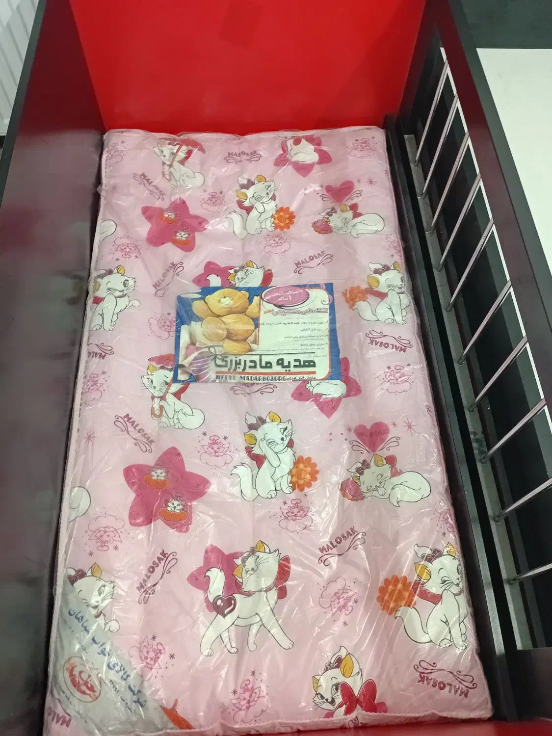 تخت کودک و نوجوان|تخت و سرویس خواب|اصفهان, شهید رجایی|دیوار