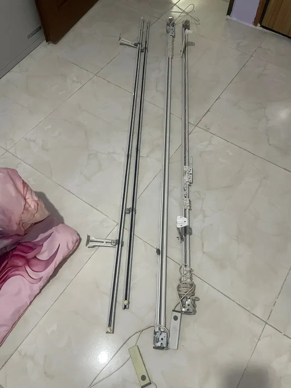 چوب پرده|پرده، رانر، رومیزی|مشهد, مشکینی (شهرک غرب)|دیوار